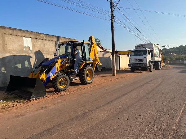 PREFEITO ALUIZINHO RECEBE EQUIPAMENTOS DA CODEVASF, QUE REPRESENTAM UMA GRANDE CONQUISTA PARA O MUNICÍPIO.